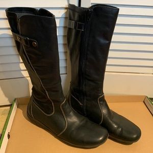 Stylish comfy flat boots 8.5